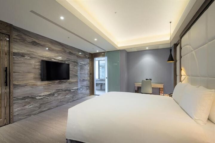 Room 20 of 37