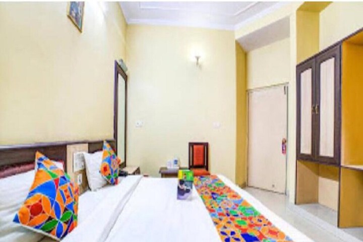 Hotel Rajlaxmi Palace