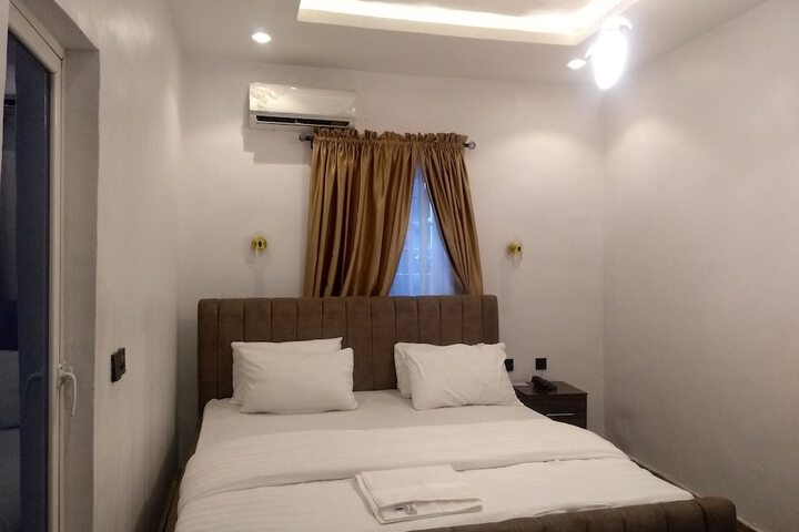 Room 4 of 39