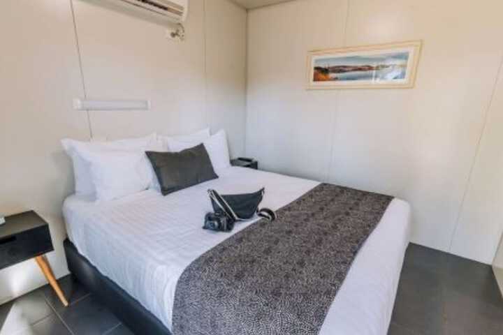Room 9 of 42