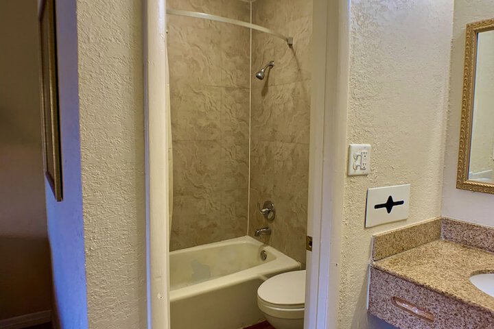 1 King Bed (1 of 4)
