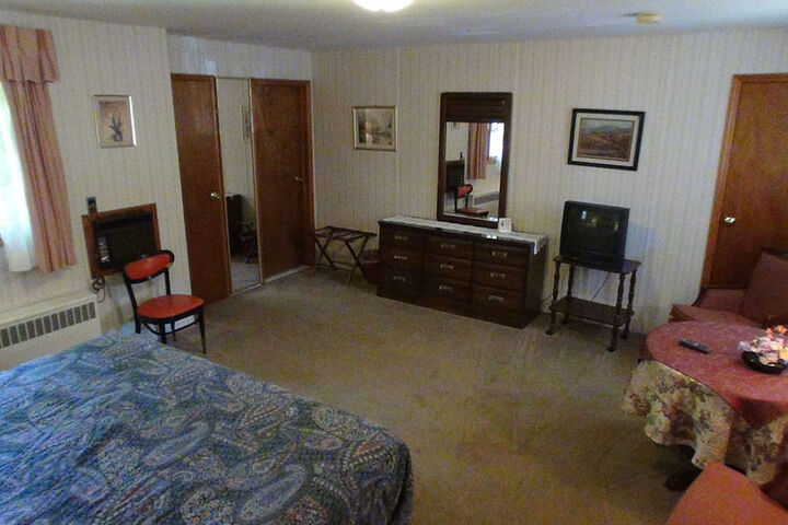 Room 5 of 18