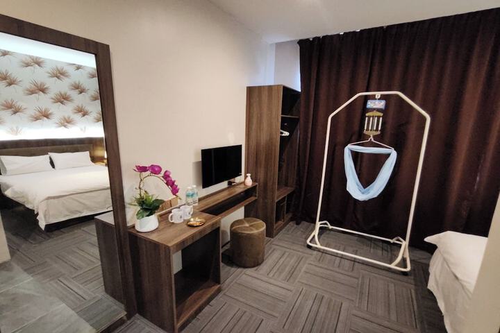 Room 10 of 52