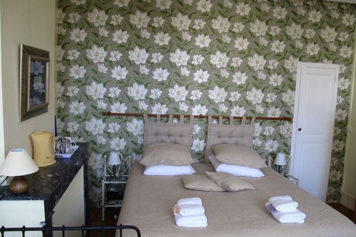Room 5 of 43