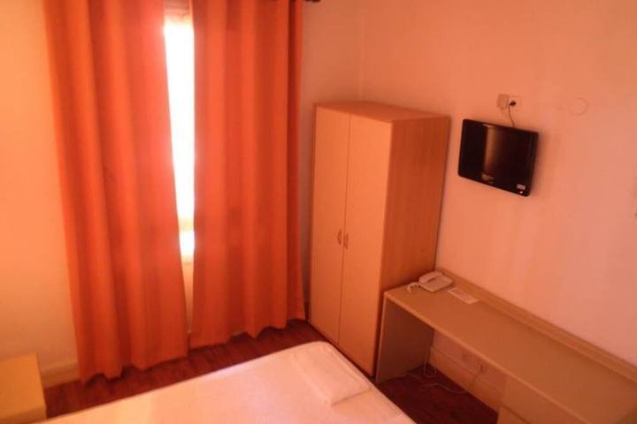 Room 11 of 30