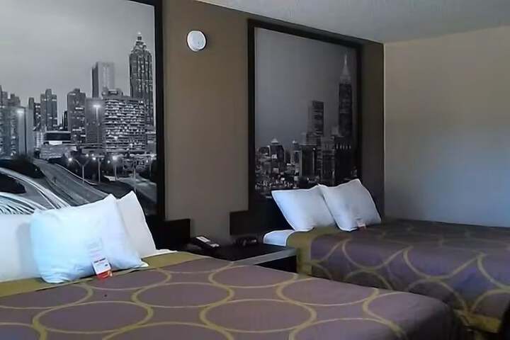 1 Queen Bed (7 of 17)