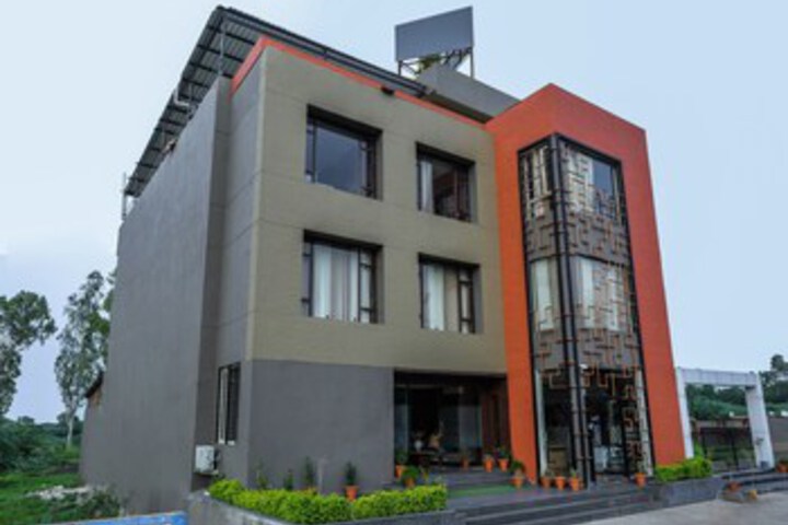 OYO 16543 Hotel Madhuban