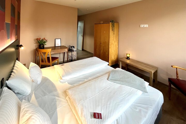 Room 9 of 24