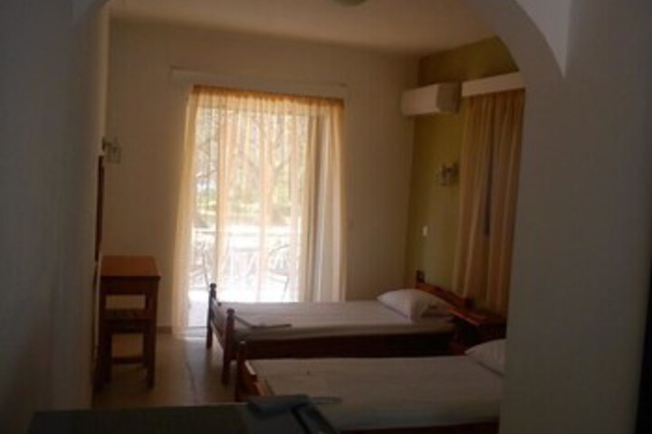 Room 5 of 14