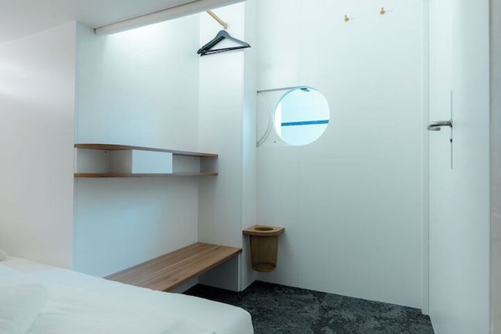 Room 10 of 25