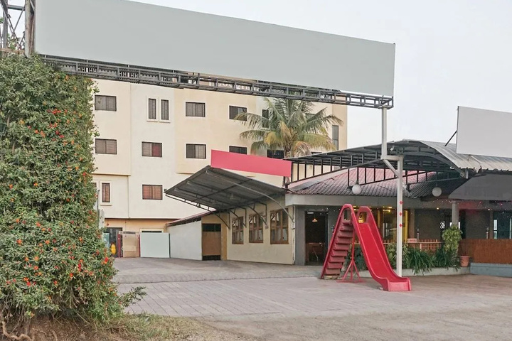 OYO 29114 Suraj Residency