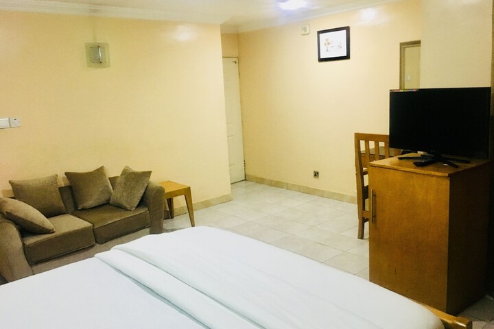 Room 15 of 34