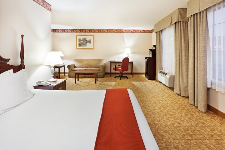 Room 3 of 35