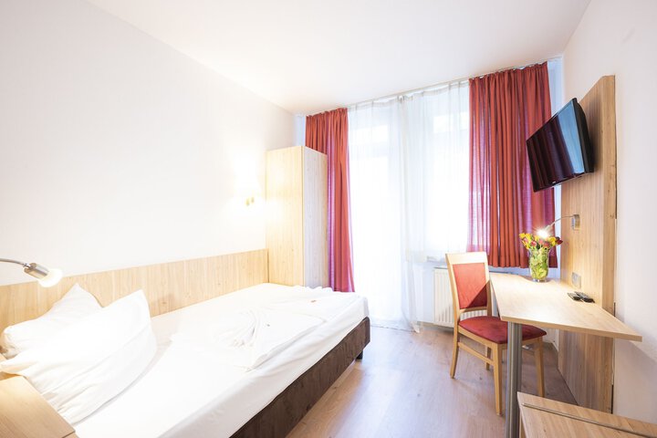 Room 48 of 84
