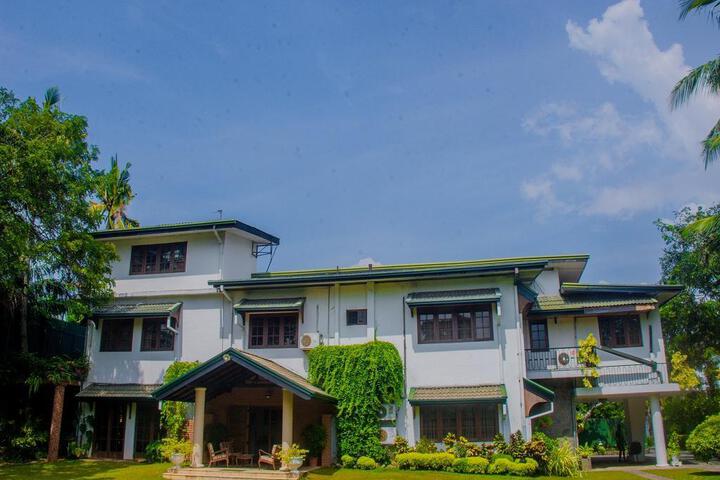 MAGIC MANSION