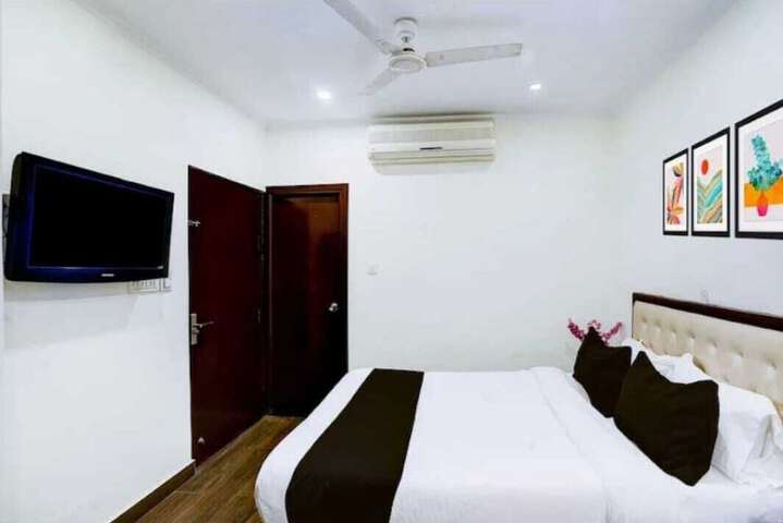 Room 8 of 15