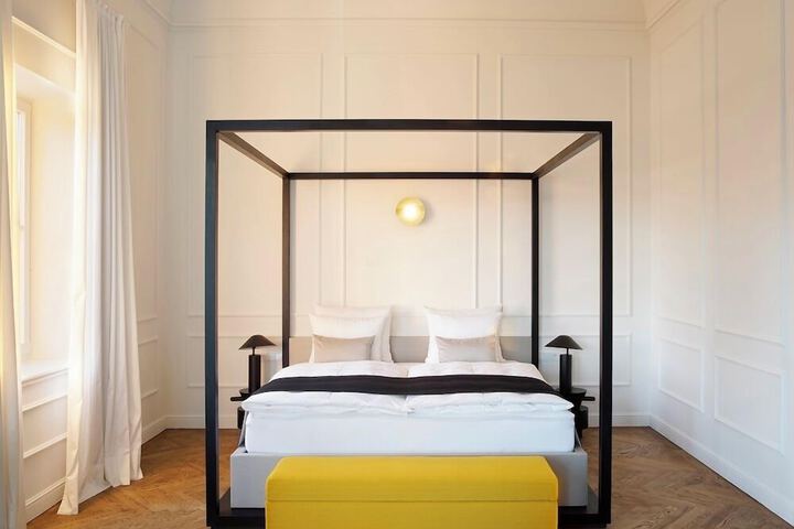 Room 42 of 140
