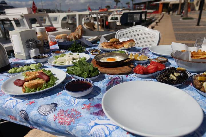 Breakfast/Coffee Service 116 of 258