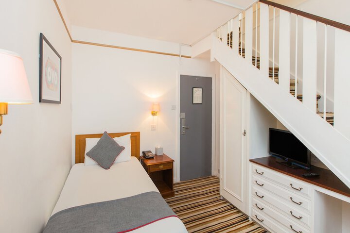 Room 16 of 60