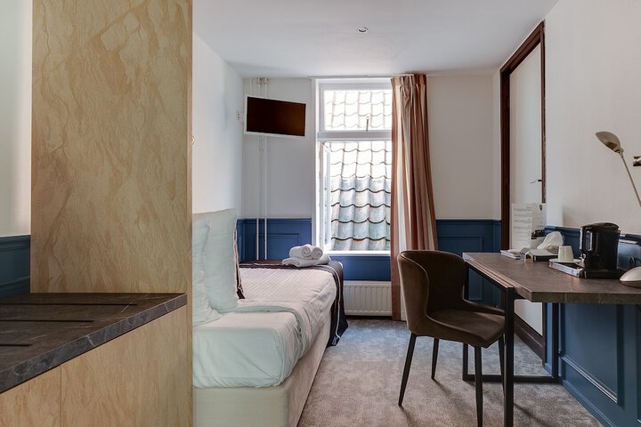 Room 34 of 85