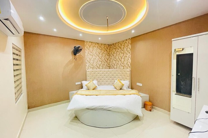 Room 3 of 6