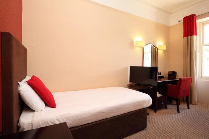 Room 10 of 36