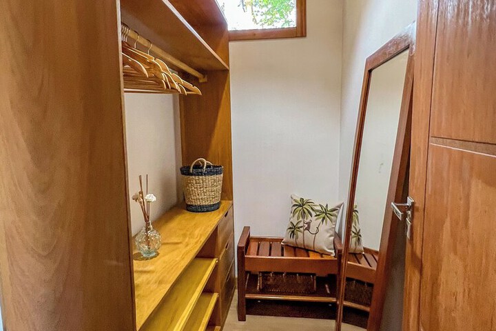 Room 4 of 80