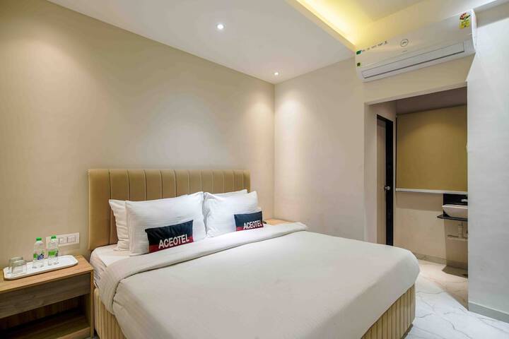 Room 15 of 33