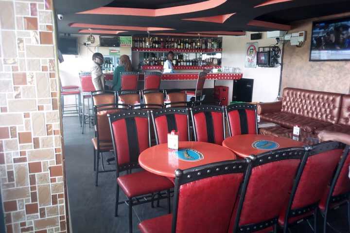 Lounge 10 of 14