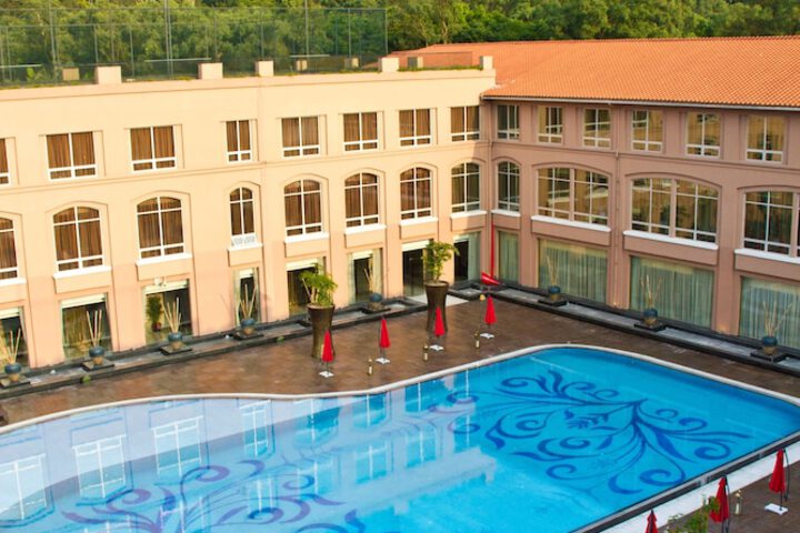 Pools & Facilities