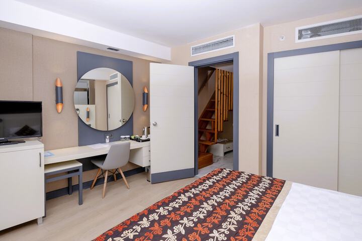 Room 32 of 89