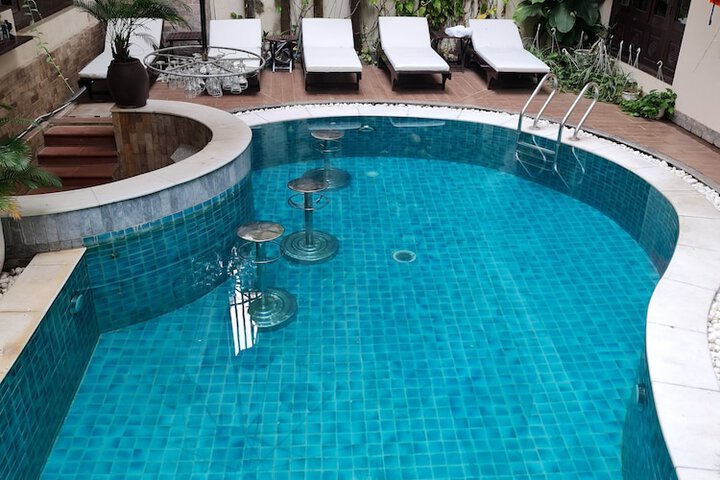 Pool 18 of 34