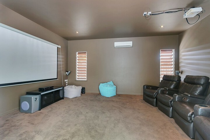 Room 5 of 12