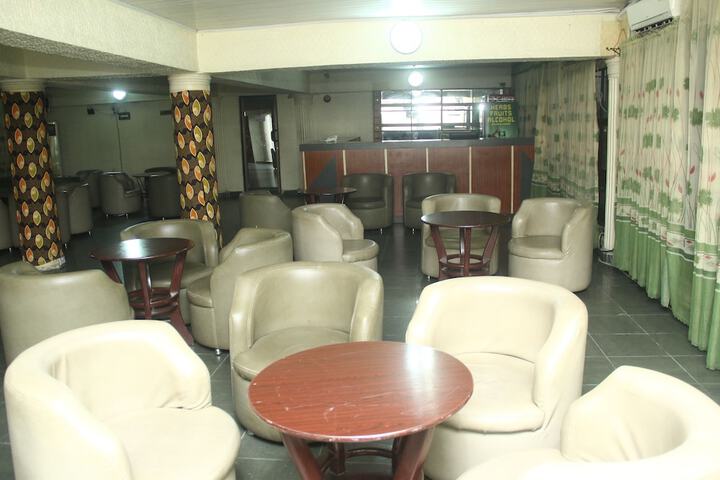 Lounge 46 of 51