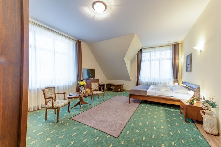 Room 34 of 90