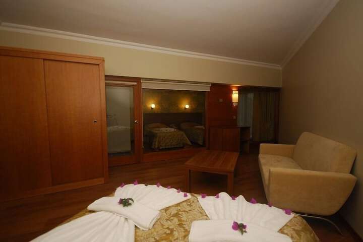 Room 10 of 44