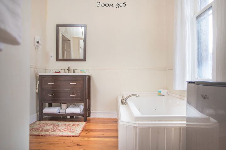 Room 146 of 170