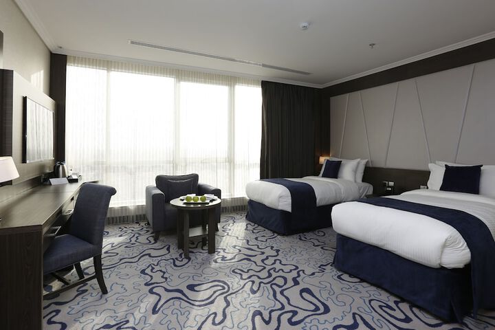 Room 9 of 77