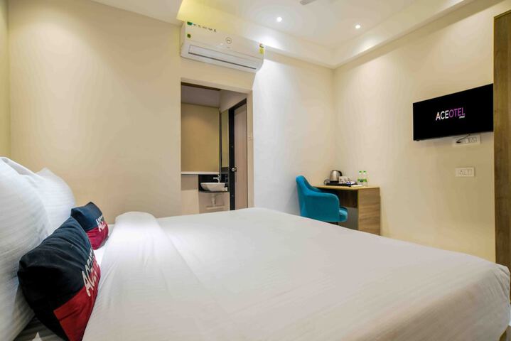 Room 14 of 33