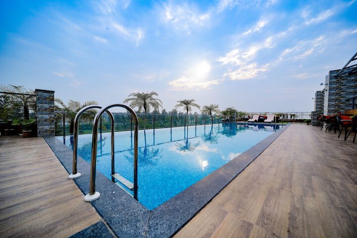 Pool 14 of 25