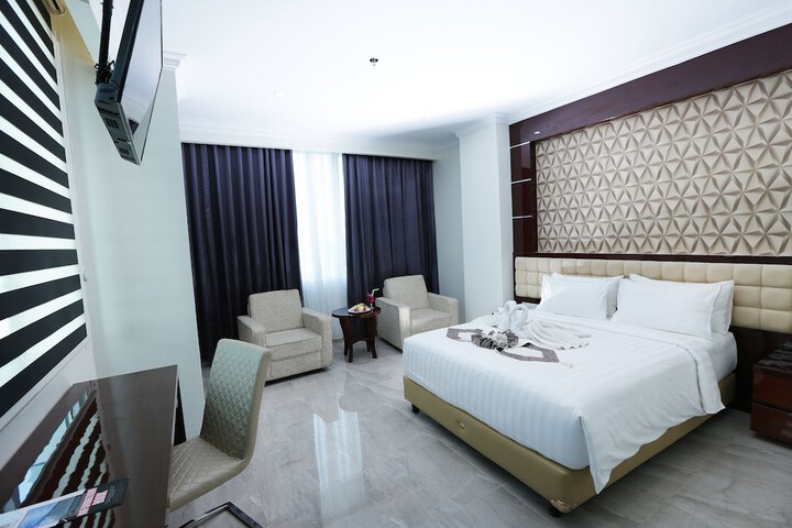 Exterior of Sindoro Hotel Cilacap by Conary