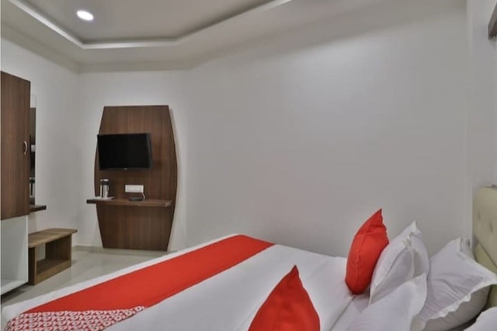Room 17 of 18