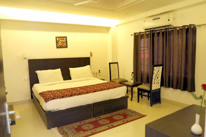 Room 12 of 25
