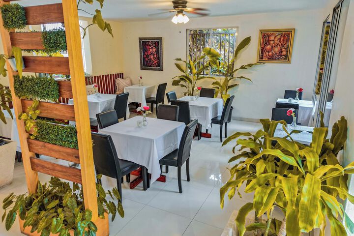 Dining 6 of 11