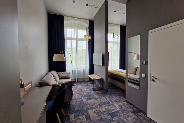 Room 13 of 48