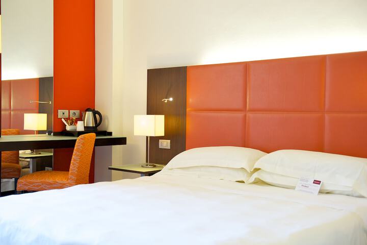 Room 8 of 85