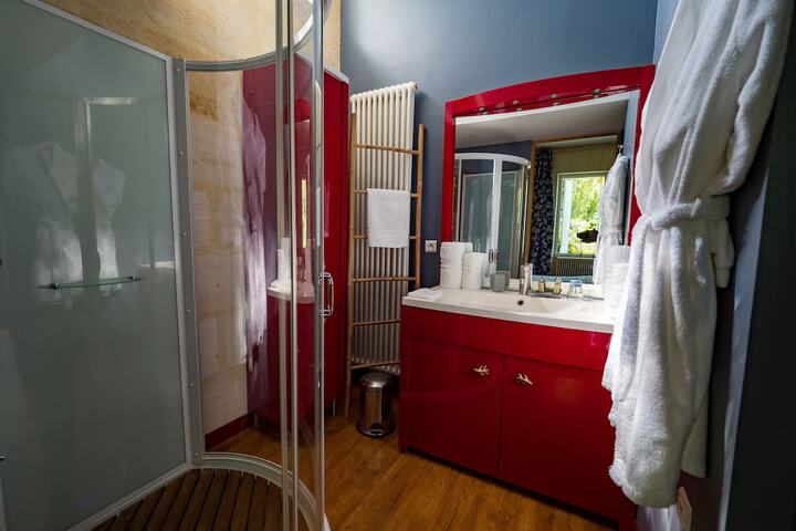 Room 18 of 53