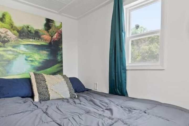 Room 4 of 38