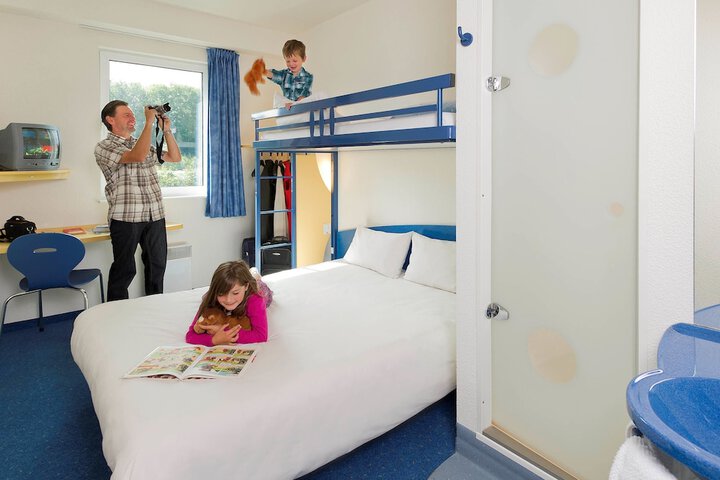 Room 2 of 19