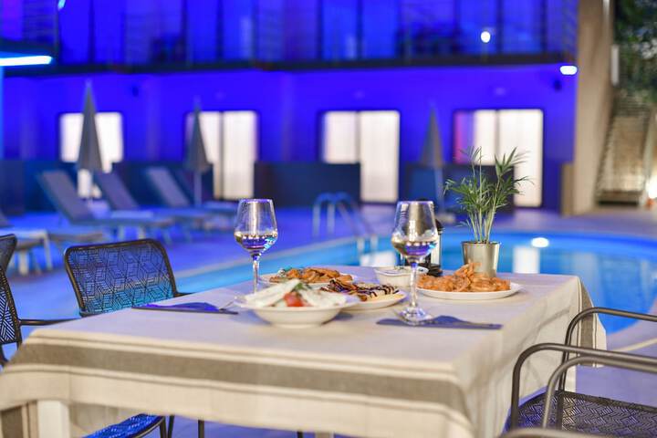 Dining 52 of 60